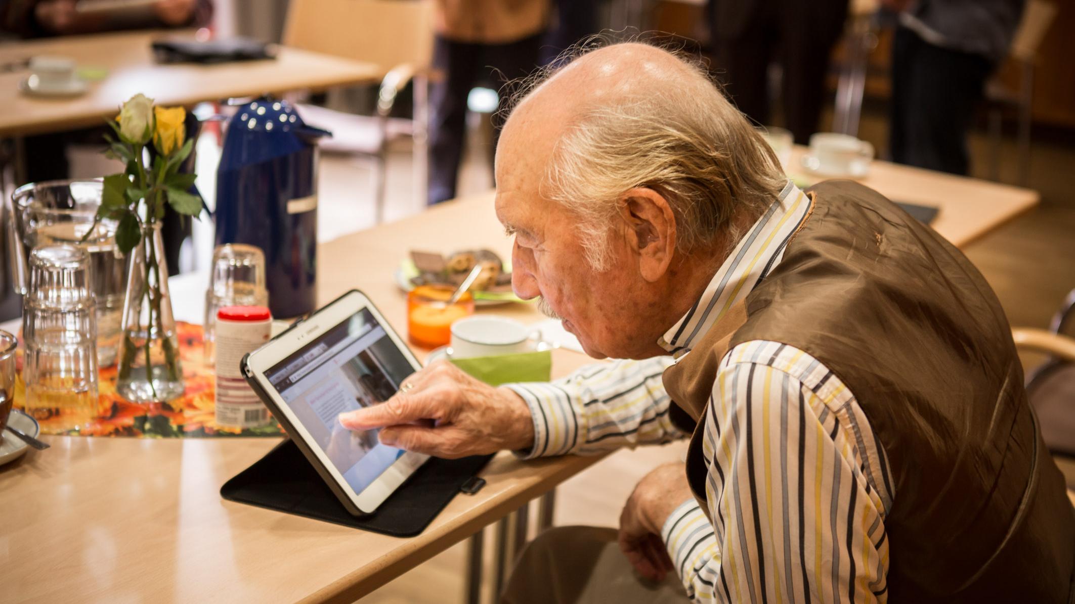 Tablet_Senioren_Stiftung_Digitale_Chancen